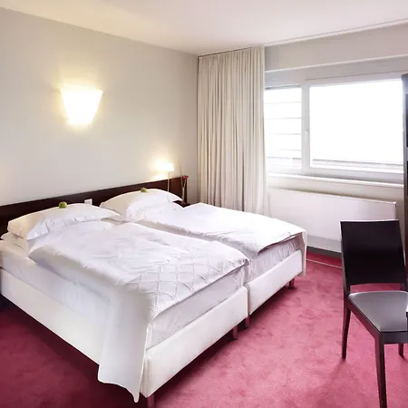 Hotel The New Yorker Koeln-messe 4*